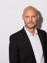 Daniel Derscheid, formelles Porträt, Blick in Kamera