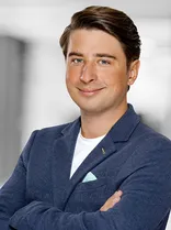 Tobias Hocke, Portrait, lächelnd, Blick in Kamera