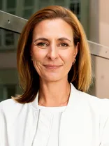 Lisa-Marie Späth, Portrait, lächelnd, Blick in Kamera