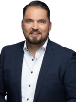 Christian Gehring, formelles Halbporträt, Blick in Kamera, neutraler Hintergrund